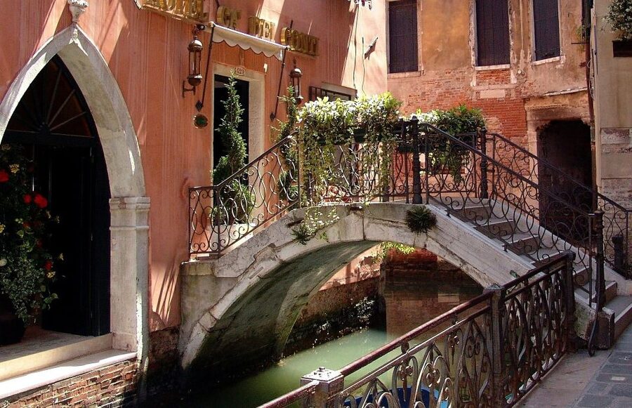 Private Venice Walking Tour and Gondola Ride - Rialto Bridge Finish, Then Time to Enjoy the Area