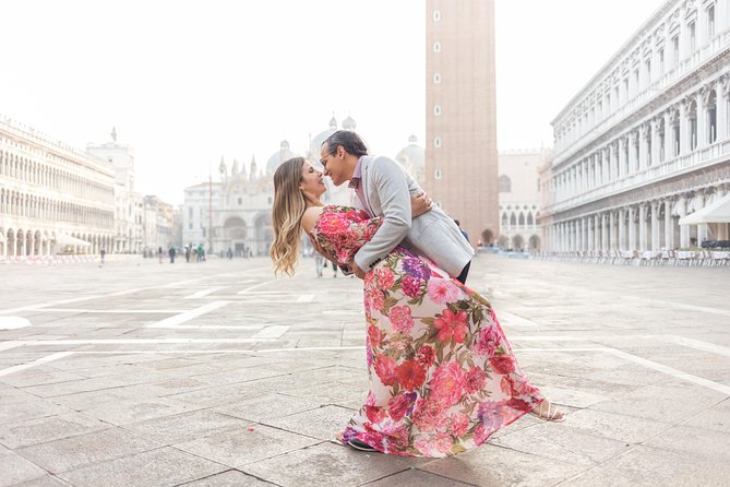 Professional Photographer in Venice, Italy - The city-center walk: how the session keeps moving