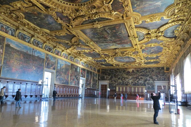 Public tour: Doge's Palace with St. Mark's Basilica & Gondolas - St. Mark’s Basilica: dress rules and Byzantine gold that’s worth the fuss