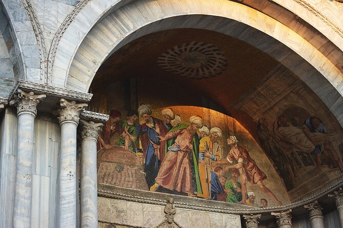 Public tour: Doge's Palace with St. Mark's Basilica & Gondolas - How the walking and heat can shape your day
