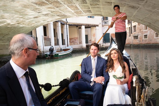 Renew your wedding vows on a romantic gondola - Timing, Walks, and the 1-Hour Reality