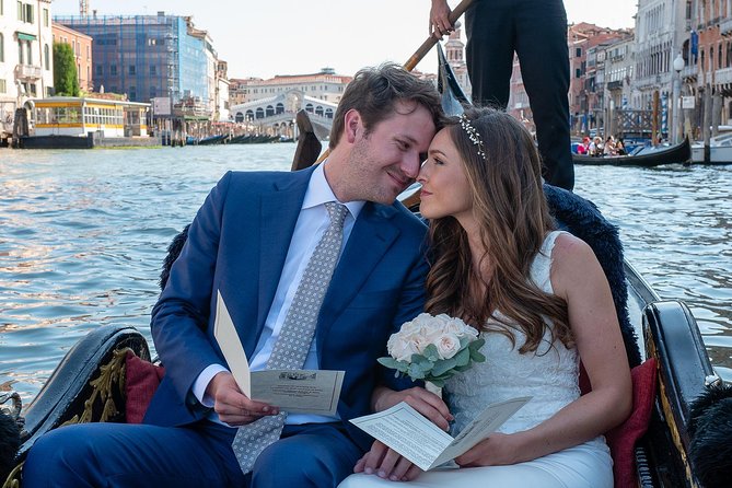 Renew your wedding vows on a romantic gondola - Meeting at Calle Larga S. Marco: Start With Roses, Not Stress