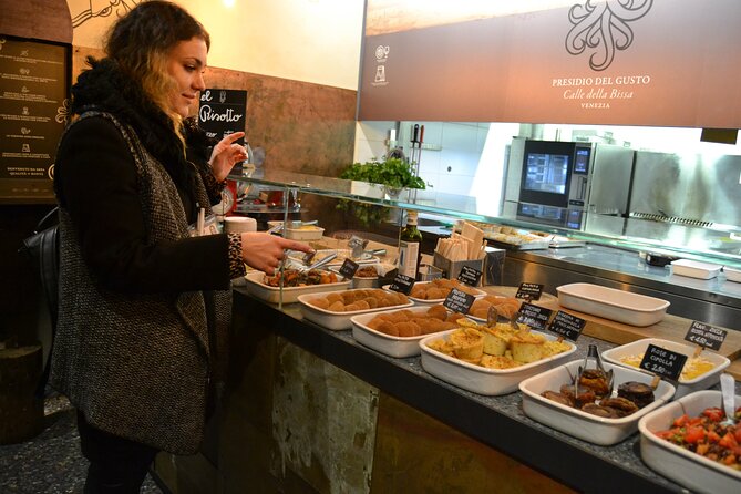 Rialto Farmers & Fish Market Food Tour in Venice with Wine Tasting & Sightseeing - Bacari stops: shadows and cicchetti the Venetian way