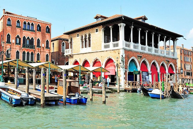 Rialto Market Food Tour: Wine Tasting and Sightseeing in Venice - What you’ll eat and drink: lunch, tastings, and seasonal Venice