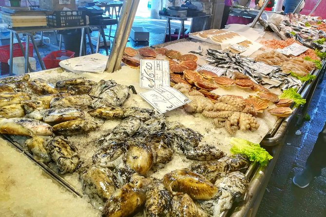 Rialto Market Food Tour: Wine Tasting & Sightseeing in Venice - Rialto Market: the food neighborhood you can actually walk