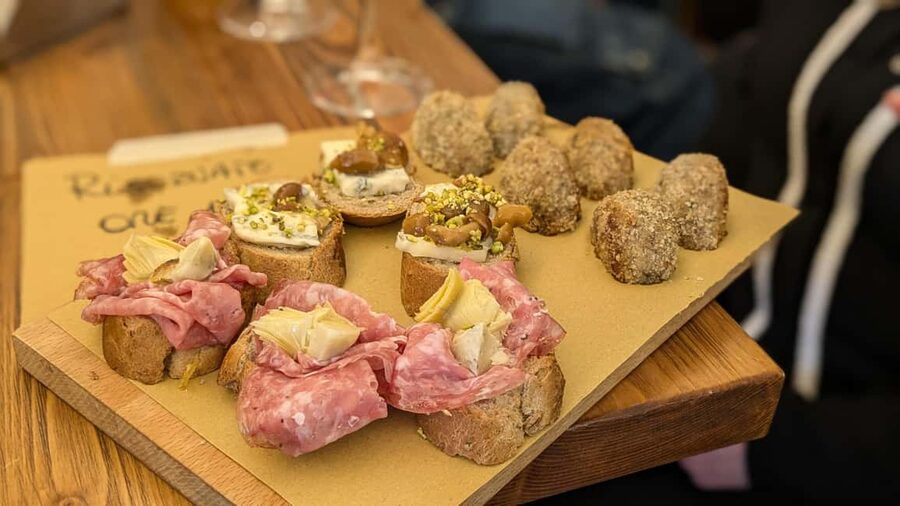 Rialto Street Food Tour & Stories: A Taste of Venice - Stop 1: Aliani Casa Del Parmigiano and the Cheese Moment