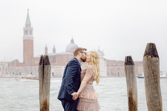 Romantic Photoshoot in Venice - What you get afterward: 30–60 selected edits in Hi-Res