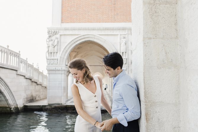 Romantic Photoshoot in Venice - Getting the most out of your outfits and posing (without overthinking)