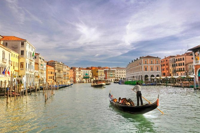 Romantic Venice: 30 Minute Gondola Ride with Serenade - The serenade: why it can be magical and why you should manage expectations