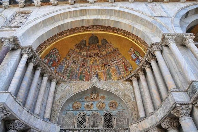 Saint Marks Basilica, Doge's Palace and Gondola tour in Venice - Doge’s Palace: politics, art, and the prison story you can’t un-hear