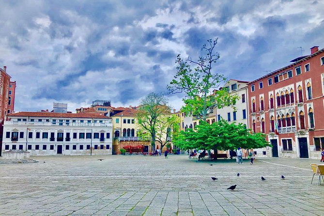 San Polo, Rialto & Frari: 2-Hour Private Walking Tour in Venice - Mercati di Rialto and San Polo campos: trade, daily life, and conversation