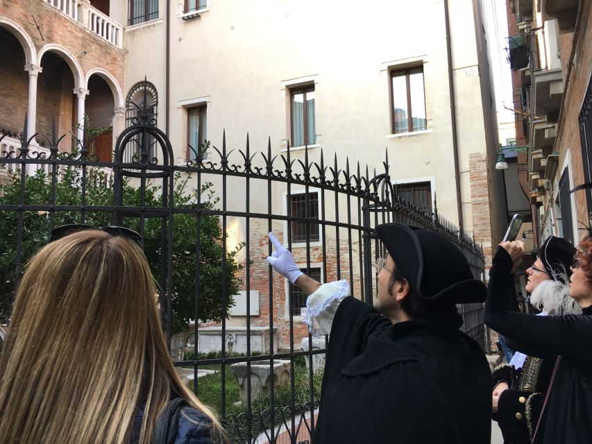 Secrets of Venice Carnival and Life of Casanova Tour - Group size, rain, and staying together: the one real caution