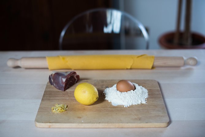 Share Your Pasta Love in a Local’s Home in Venice - Eating what you made: the dinner table portion