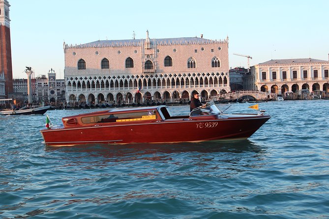 Shared Departure Transfer: Venice Hotels to Venice Train or Bus Station - Shared Water Taxi in Venice: What This Transfer Really Does