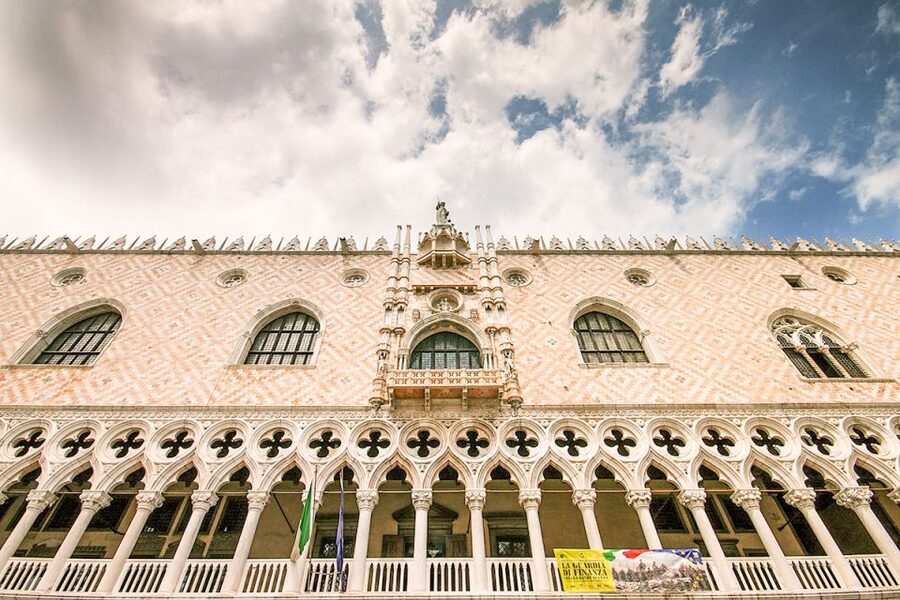Skip-the-Line Guided Tour of Doge's Palace - From Bridge of Sighs to prison darkness