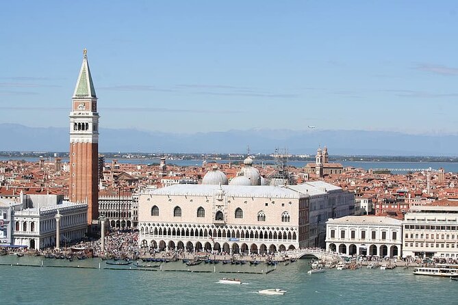 Skip the Line St Mark’s Basilica and Doge’s Palace Exclusive Tour - Meeting at Piazza San Marco and Getting Your Bearings Fast