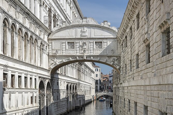 Small-group Doge's Palace Skip-the-line Tour - Stop 1: Inside Doge’s Palace with a guide