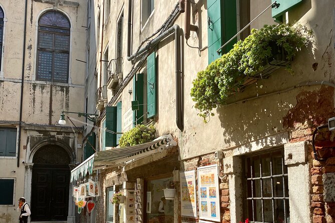 Small-Group Walking Tour of the Jewish Ghetto in Venice - Stop 4: Fondamenta Dei Ormesini for Real Local Rhythm