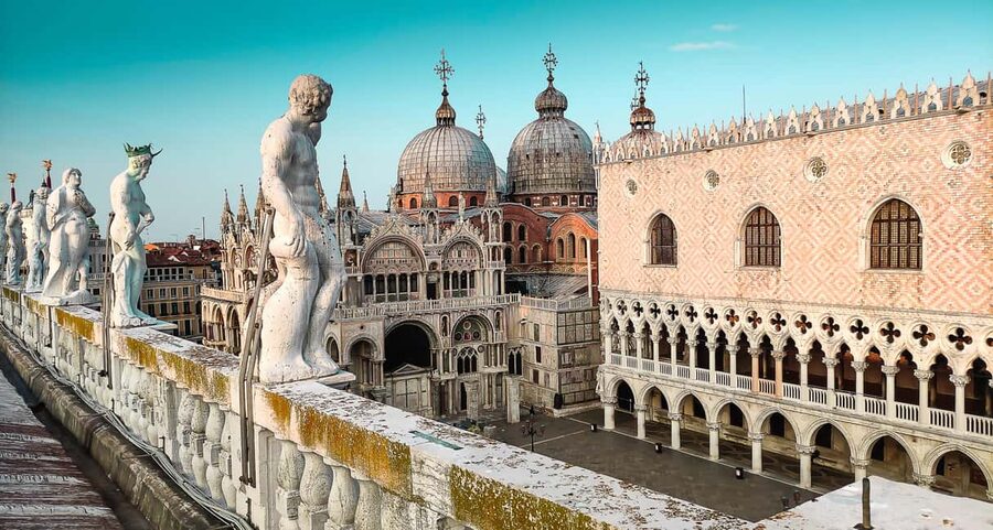 St Mark's Basilica, Doge's Palace & Casanova's Prison Ticket - St Mark’s Square arrival: finding the meeting spot and skipping the crowd