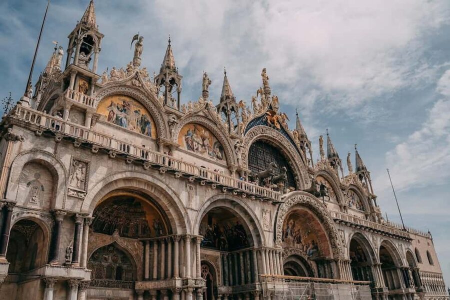 St. Mark's Basilica Tour with Priority Entrance + Gondola - Entering St. Mark’s Basilica: what priority access changes
