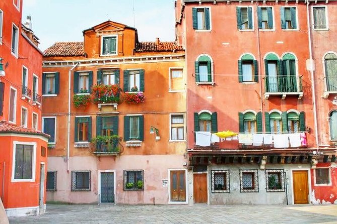 Tasty Street Food Tour of Venice City Center with Cicchetti & Local Specialties - The Walking Part: What to Wear and How to Pace Yourself
