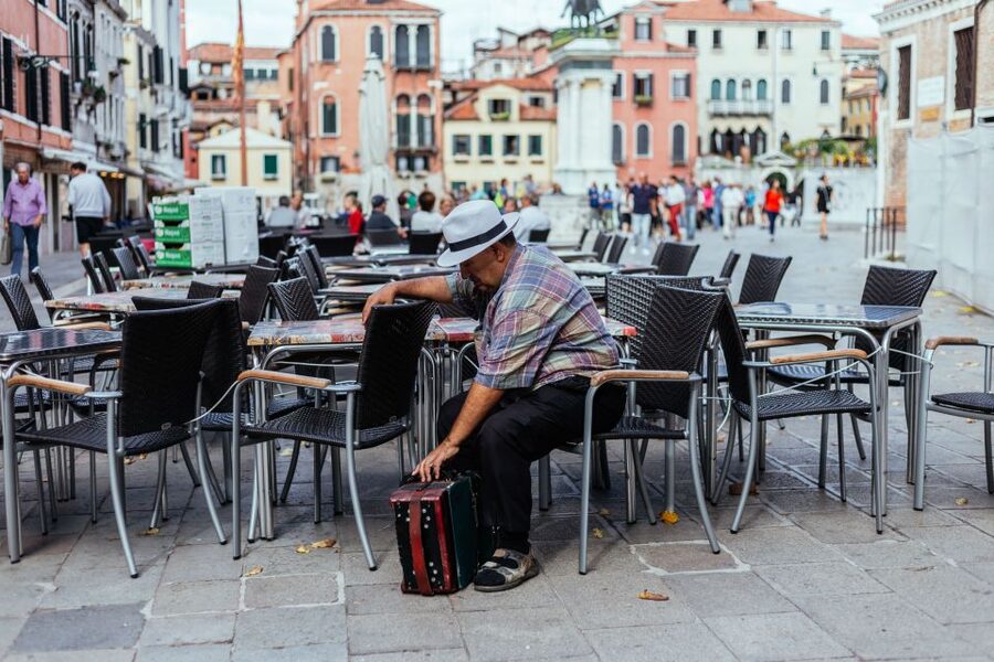The Best of Venice: Family-Friendly Private Tour - Starting at Campo San Giacomo di Rialto and getting your bearings fast