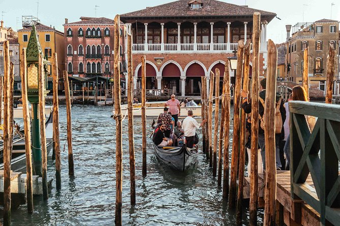 The Best of Venice: San Marco Highlights & Gondola Ride - Stop 1: Doge’s Palace in Venetian Gothic Style (About 20 Minutes)