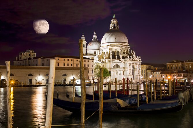 The Dark Side of Venice: Mysteries and Legends - Dorsoduro’s evening mood: why this district fits the dark-theme tour