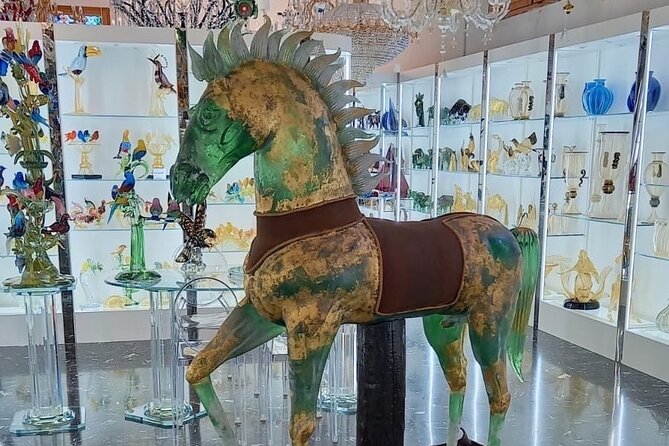 The Glass Experience In Venice Murano Island - Entering the glass factory: what the glass master demo is really like