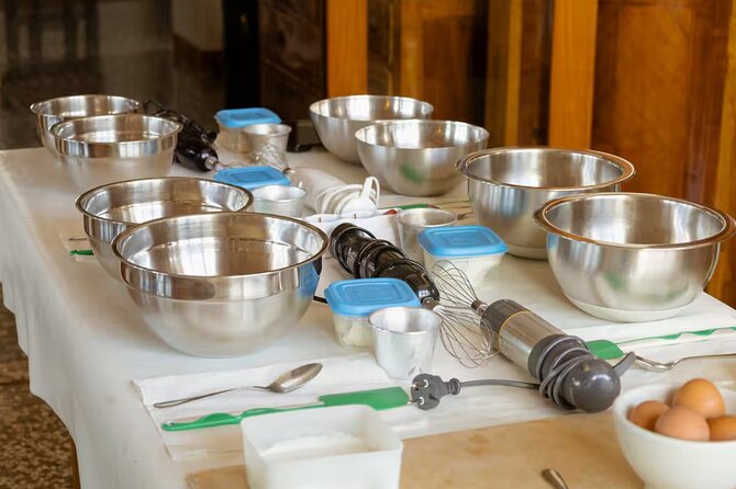 Tiramisu and Fresh Pasta Cooking Class in Venezia - Before and during the meal: wine, oil tasting, focaccia, and limoncello