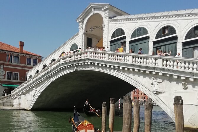 Tour of Venice between Art, History, Legend and Secrets - Stop 1: Rialto Bridge and the Devil’s construction legend