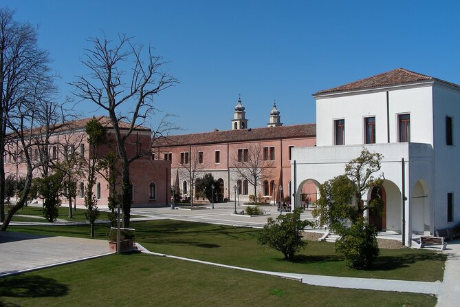 Tour to the islands of San Servolo and San Lazzaro degli Armeni - San Lazzaro degli Armeni: Mekhitarist Monastery and Armenian Culture