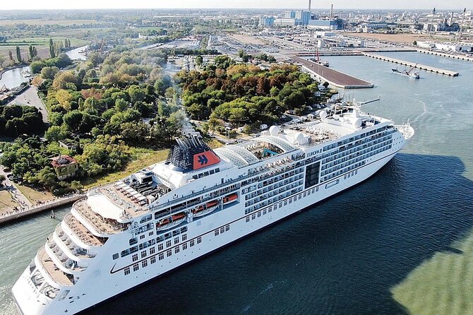 Transfer from Fusina Cruise Terminal to Venice city center - Pickup at Fusina: name sign, voucher check, and the 20-minute wait