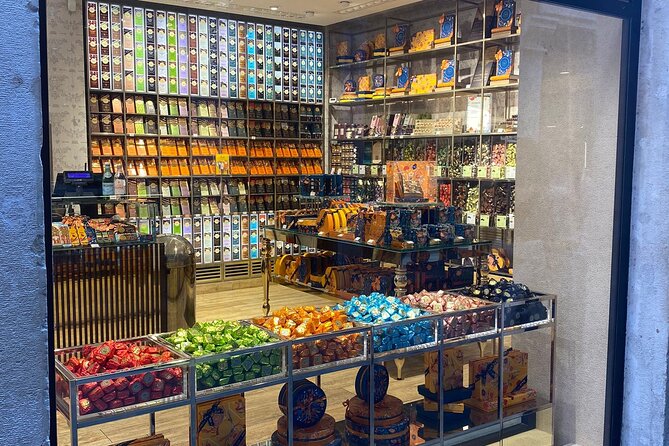 Venchi Rialto: Chocolate Tasting Experience in Venice - Group size and the quieter-time advantage
