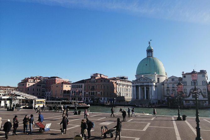 Venetian Cicchetti Street Food and Sightseeing Walking Tour - The Fish Market Factor: How the Day of Week Changes Your Seafood Stops