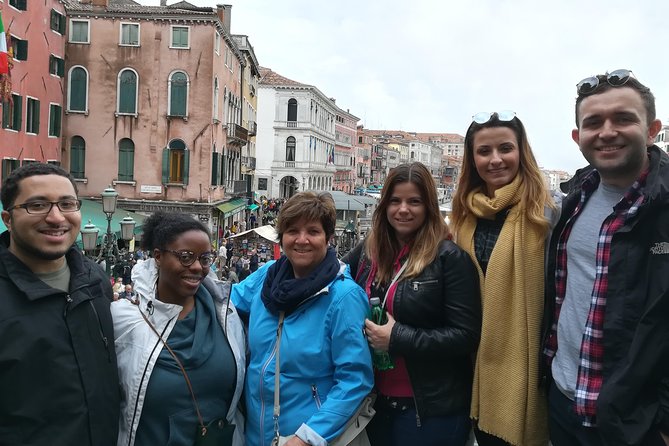 Venetian Cicchetti Street Food and Sightseeing Walking Tour - Rialto Bridge Area: The Sightseeing Moment That Feels Like Part of Food Culture