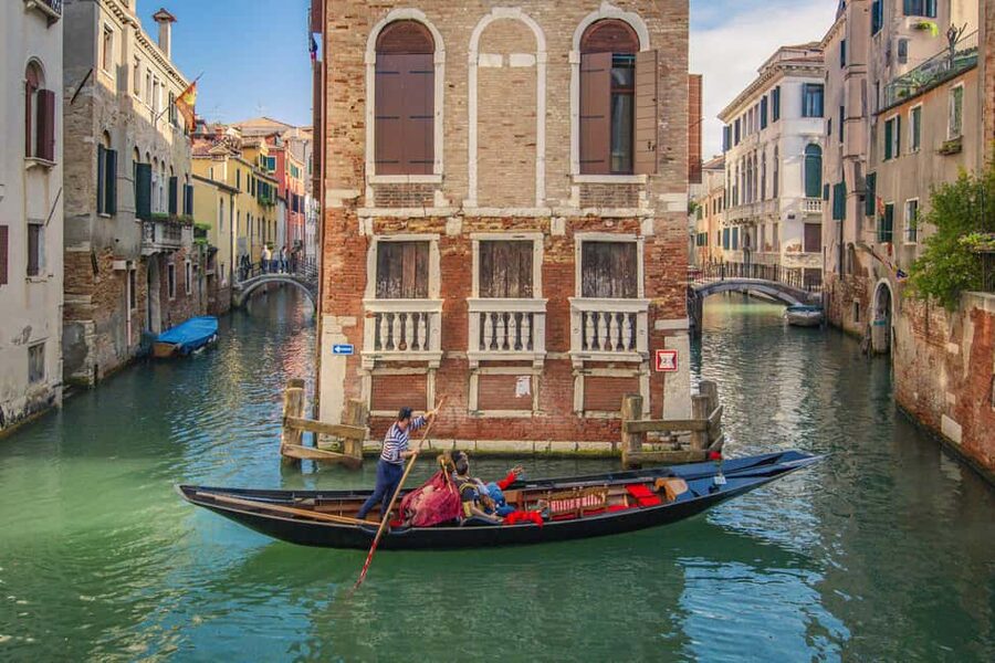 Venetian Private Sandolo tour - Where you meet: Campo Santa Maria Formosa and your sandolisti