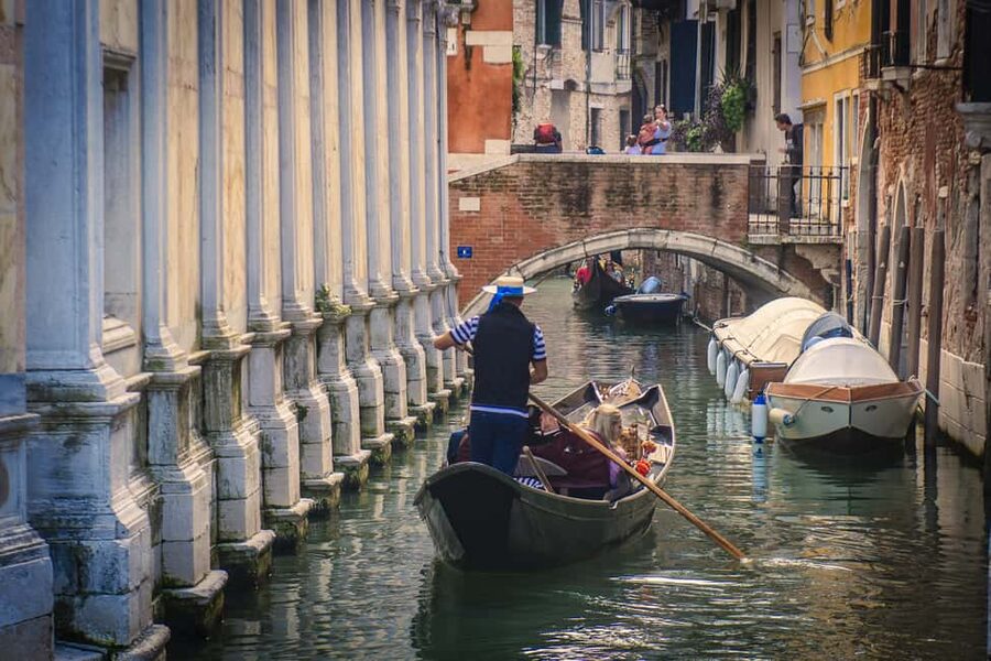 Venetian Private Sandolo tour - Your canal time: Grand Canal stretches and the quieter side canals