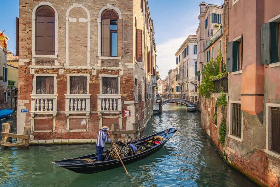 Venetian Private Sandolo tour - 30 minutes vs 60 minutes: choose the time that matches your mood