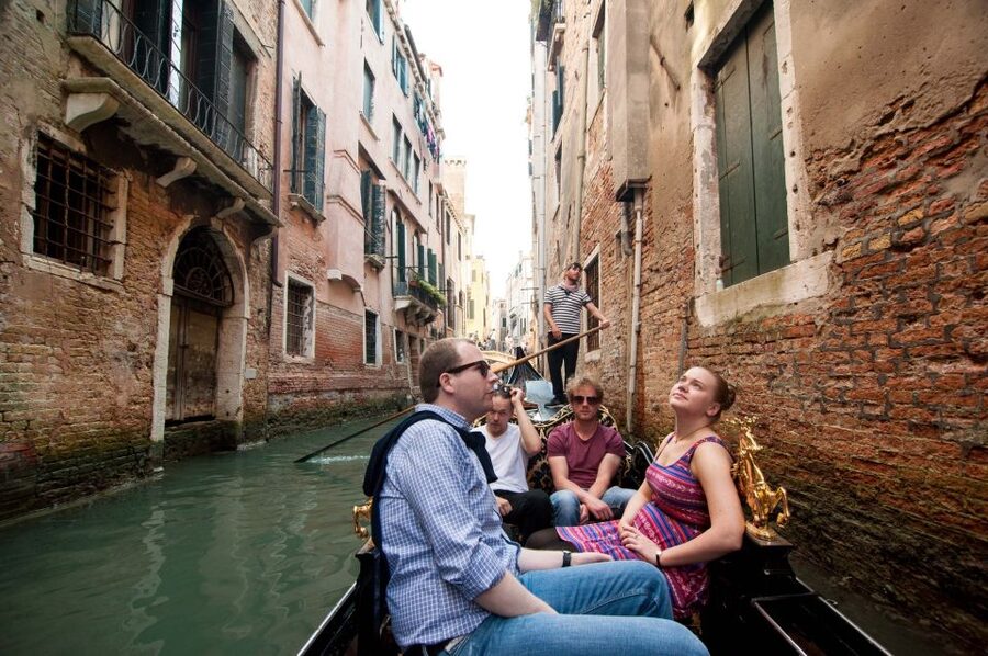 Venetian Private Sandolo tour - What the driver does (and doesn’t) explain