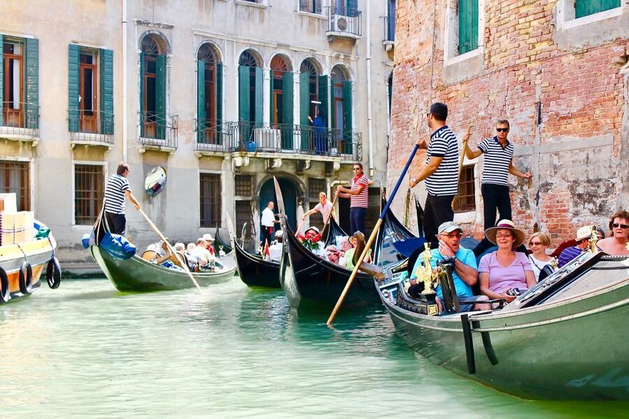Venetian Private Sandolo tour - Timing and crowds: early rides really help your photos and calm