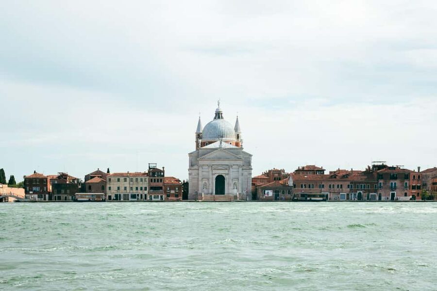 Venice: 1-Hour Panoramic Boat Tour - Circling San Giorgio: a calm way to understand Venice’s shape