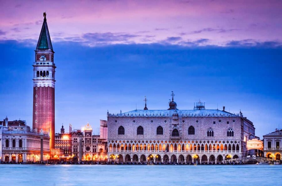 Venice: 1-Hour Panoramic Boat Tour - Guide languages and how the talk helps your photos