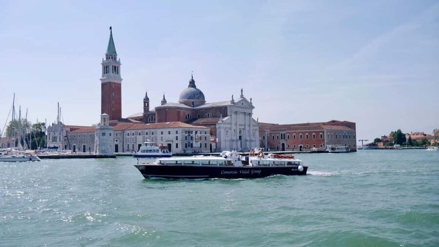 Venice: 1-Hour Panoramic Boat Tour - Where you meet the boat: quick logistics that prevent stress