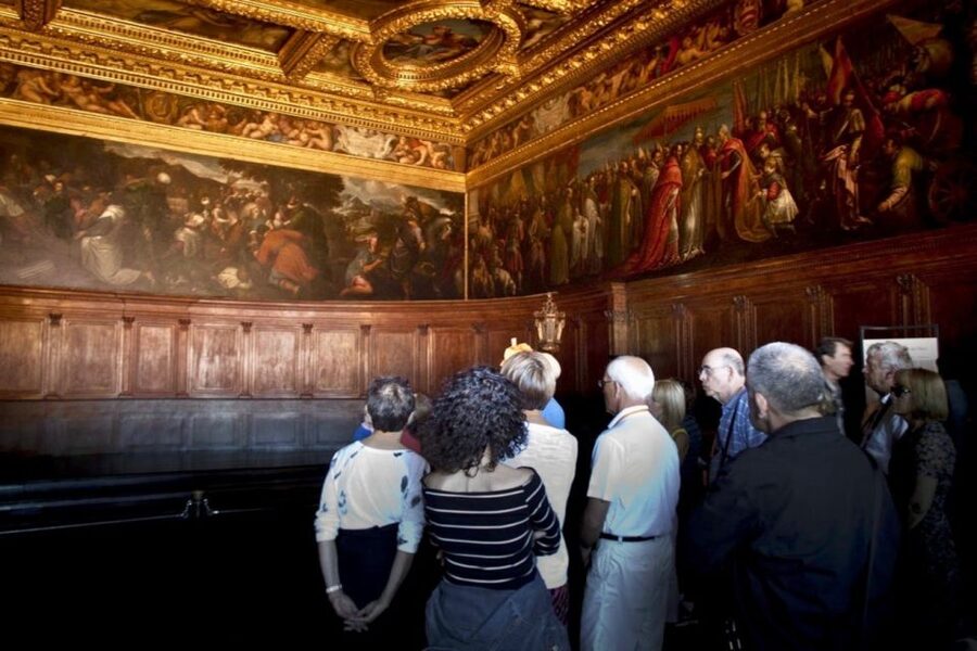 Venice: 1-Hour The Doge's Palace Tour - First impressions: the courtyard and Golden Staircase effect