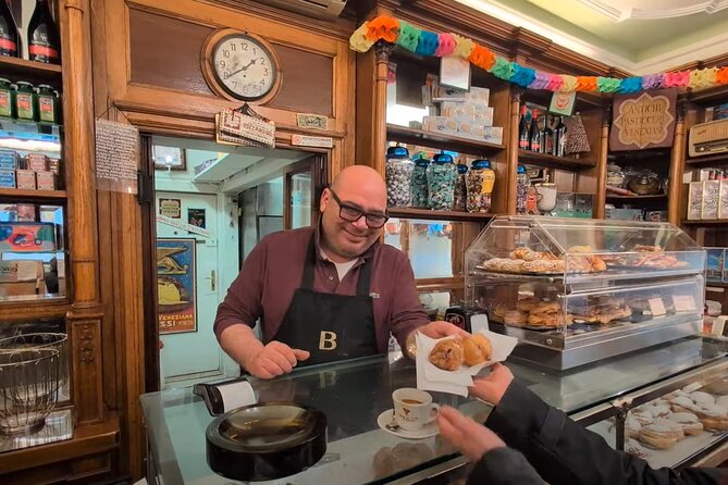 Venice 10 bites Cicchetti with Wine - Rialto Bridge: legends, photos, and an instant Venice orientation