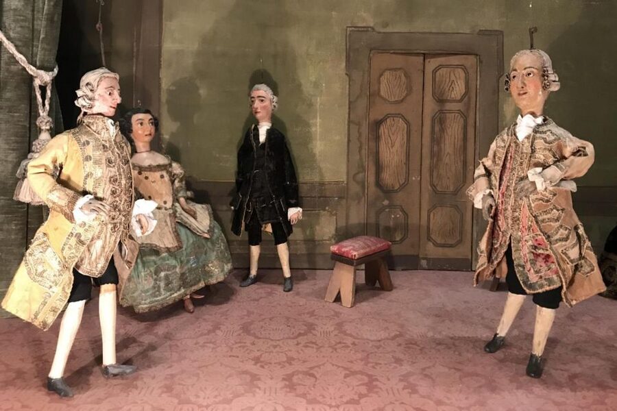 Venice: 2-Hour Masks & Puppets Tour for Children - Languages, private groups, and who this tour fits best