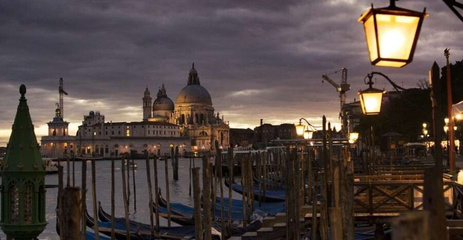 Venice: 2-Hour Private Walking Tour at Night - Meeting Point at the Column Next to Palazzo Ducale