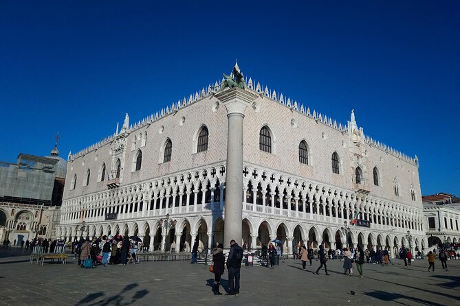 Venice 3,5 hrs tour: Doge's Palace, St Mark's and Hidden Gems - St Mark’s Basilica: mosaics, Byzantine influence, and quick timing