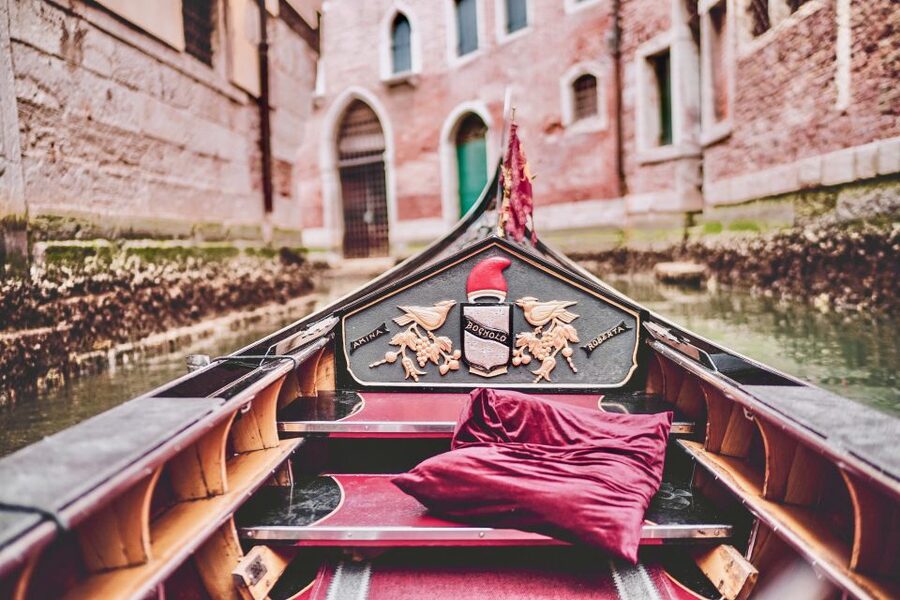 Venice: 30 min Gondola Ride on the Grand Canal with Guide - Why this gondola route works: the water-level view